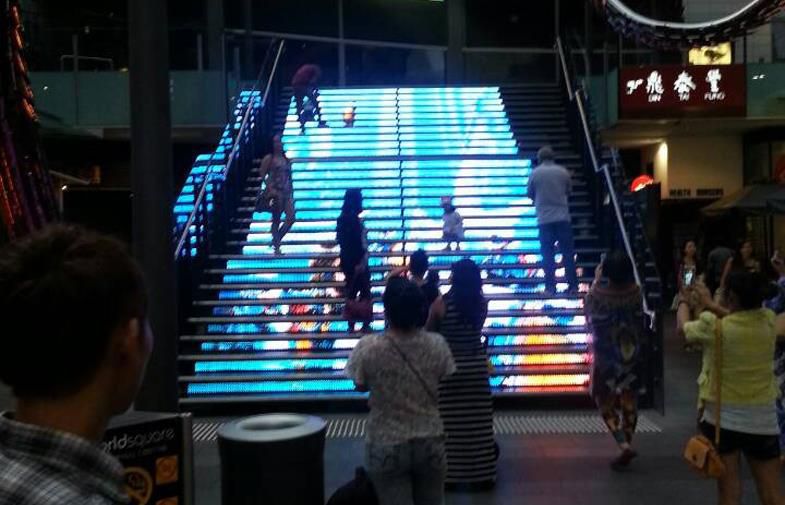 3Cinno LED Aydınlatma Projesi --- Merkez Kare Merdiven Dekorasyonu için DMX Esnek Şerit